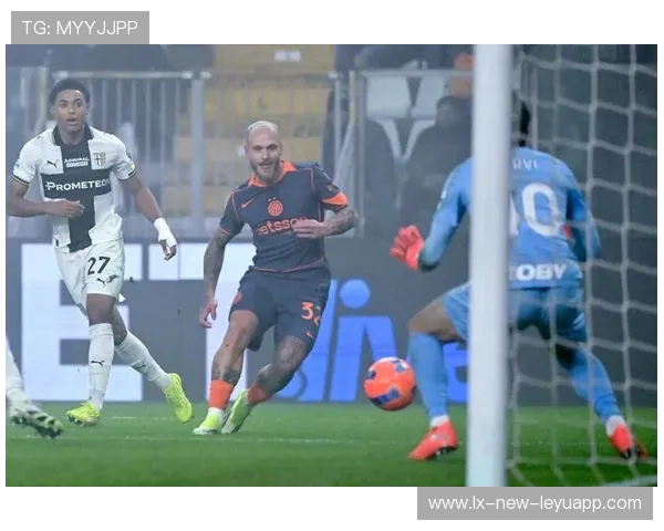 国米左路不断形成重叠推进，迪马尔科的传球变化丰富